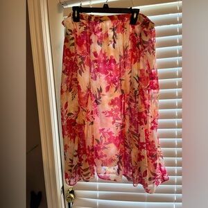 Sheer flowery skirt lined.  Sz 2x excellent condition.   $7